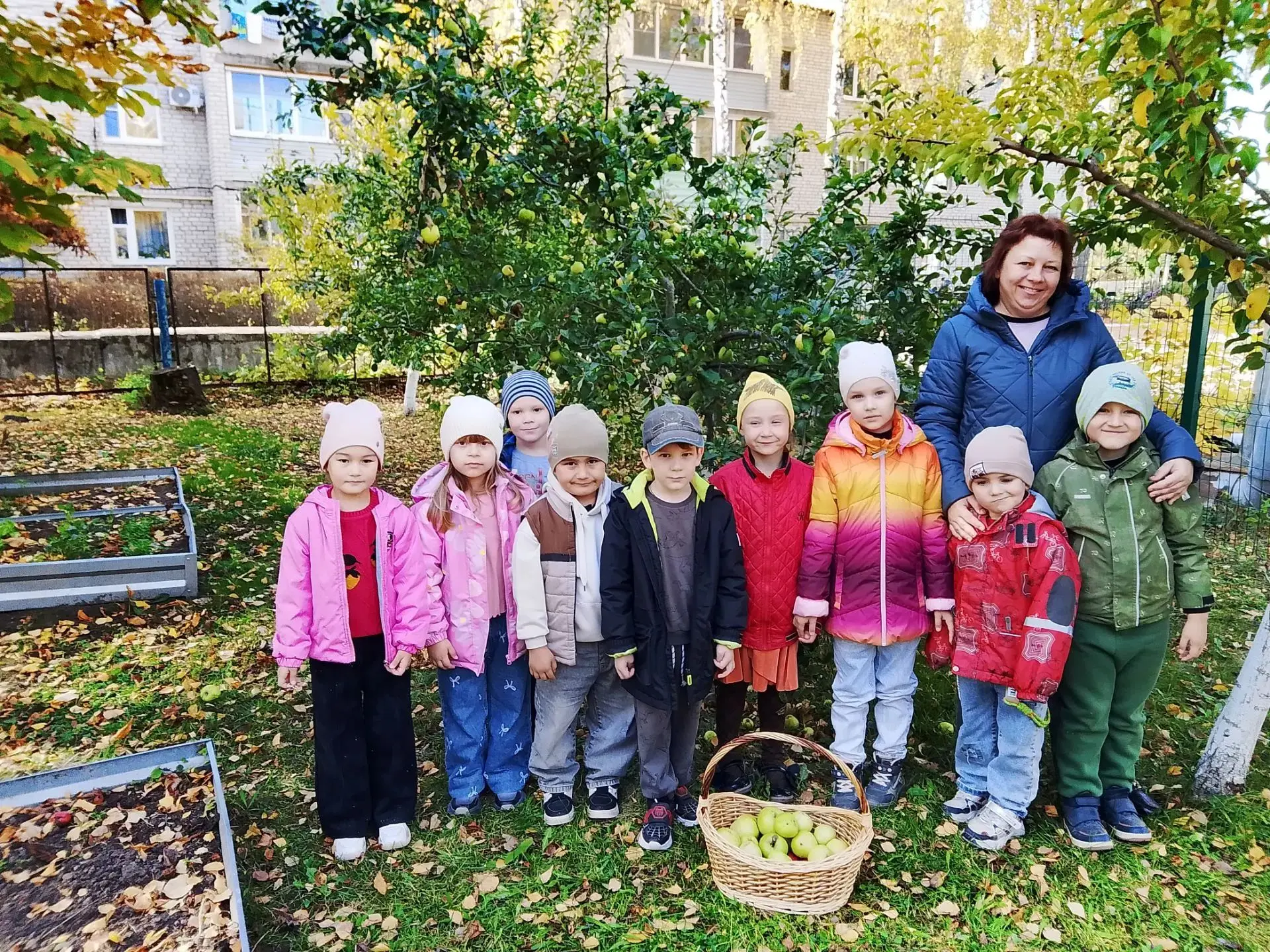 Прогулка это не только возможность для детей подышать 😉 воздухом, но и время для игр и...