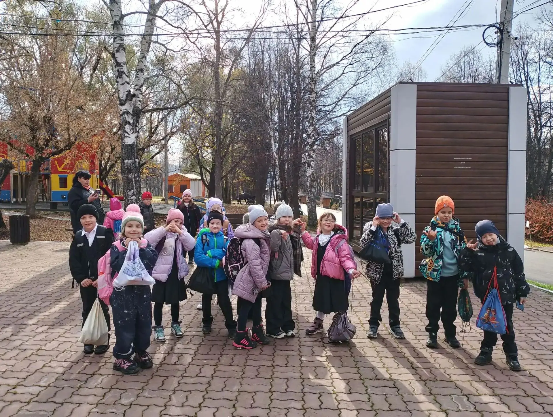 🎉 Пятница — день, когда даже рюкзак кажется легче, а впереди — целых два дня приключен...