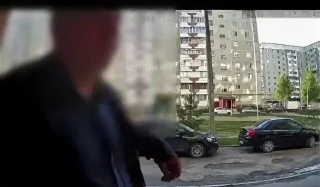‼️⚠️На улице Петрова дом ** на несовершеннолетнюю девочку напал мужчина