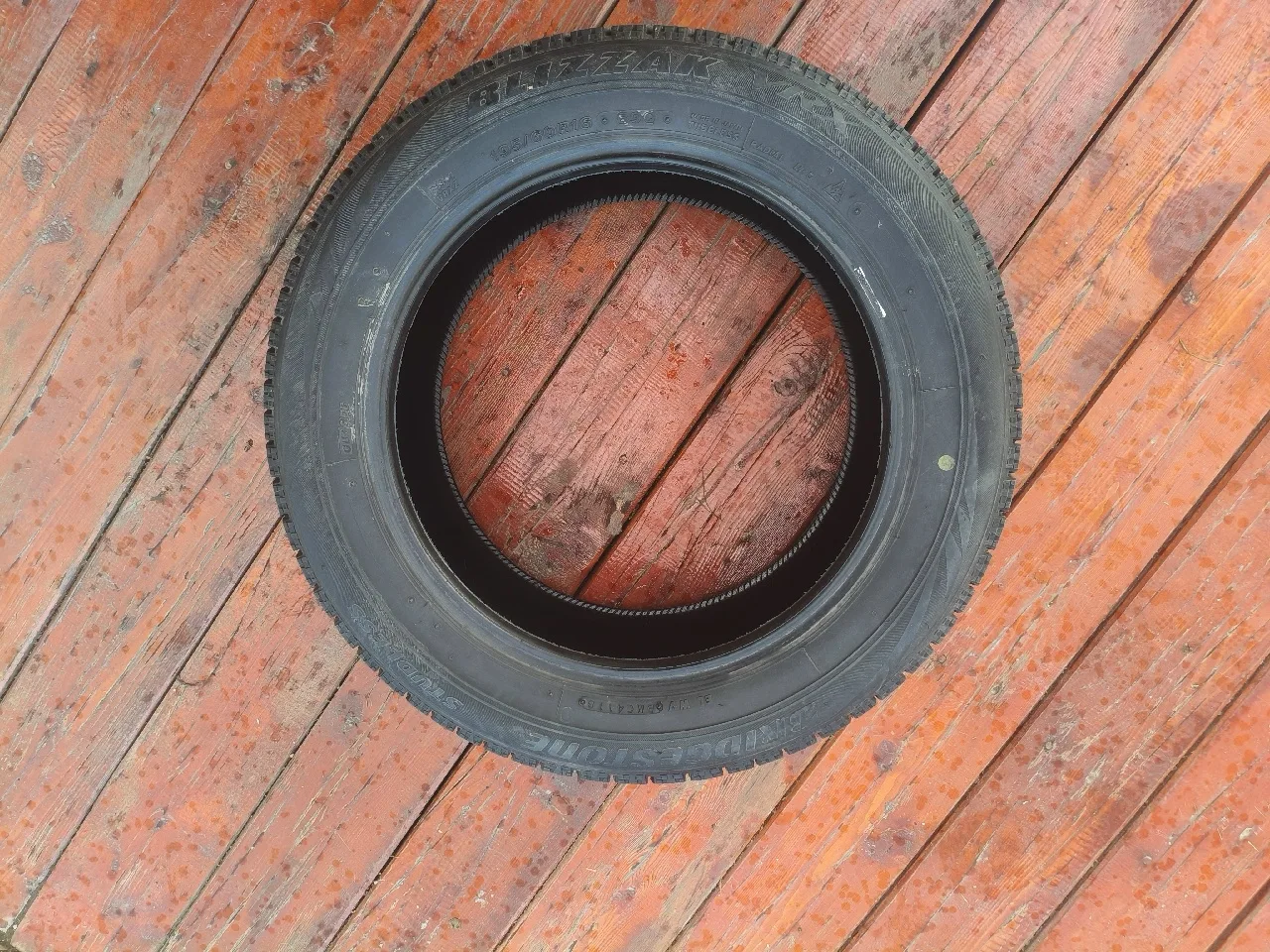 Продам зимние шины Bridgestone Blizzak VRX 195/60/R16.