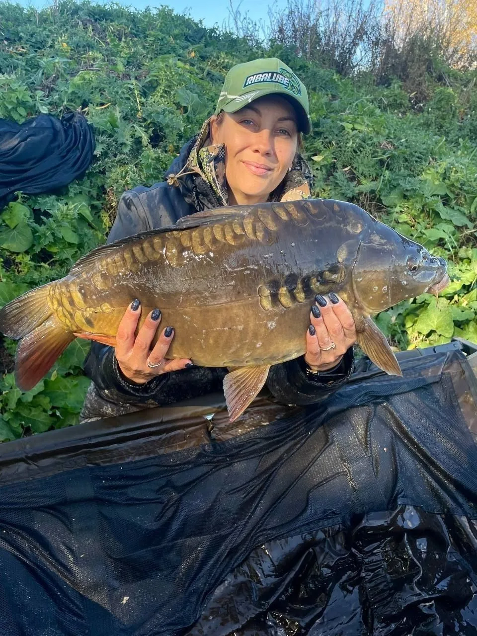 🎣 Кузбасские женщины тоже ловят карпов — и каких!