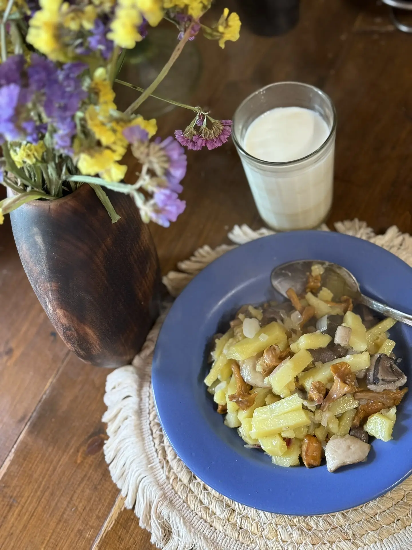 Пойдем погуляем в лесу, запах там просто невероятный, ужин тоже , кстати.