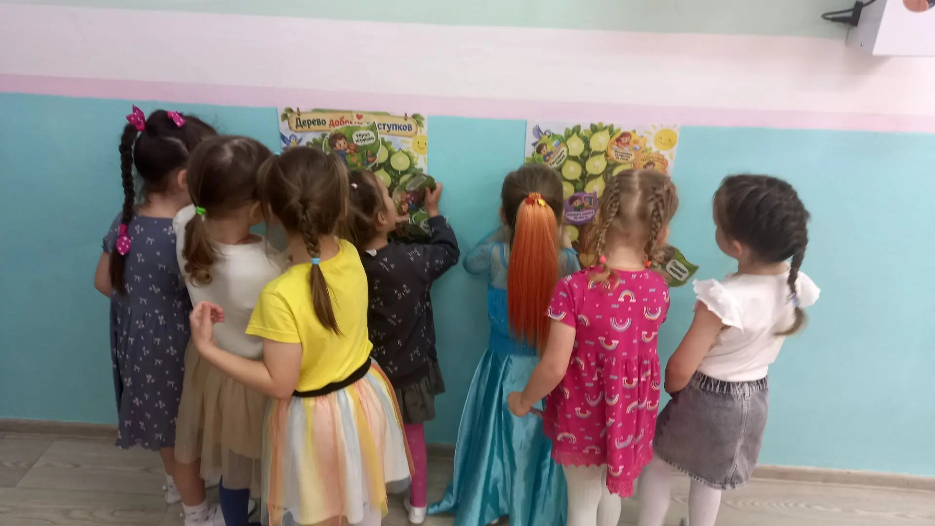Дерево, на котором растут добрые дела! В группе " Радуга " стартовал новый проект- " До...