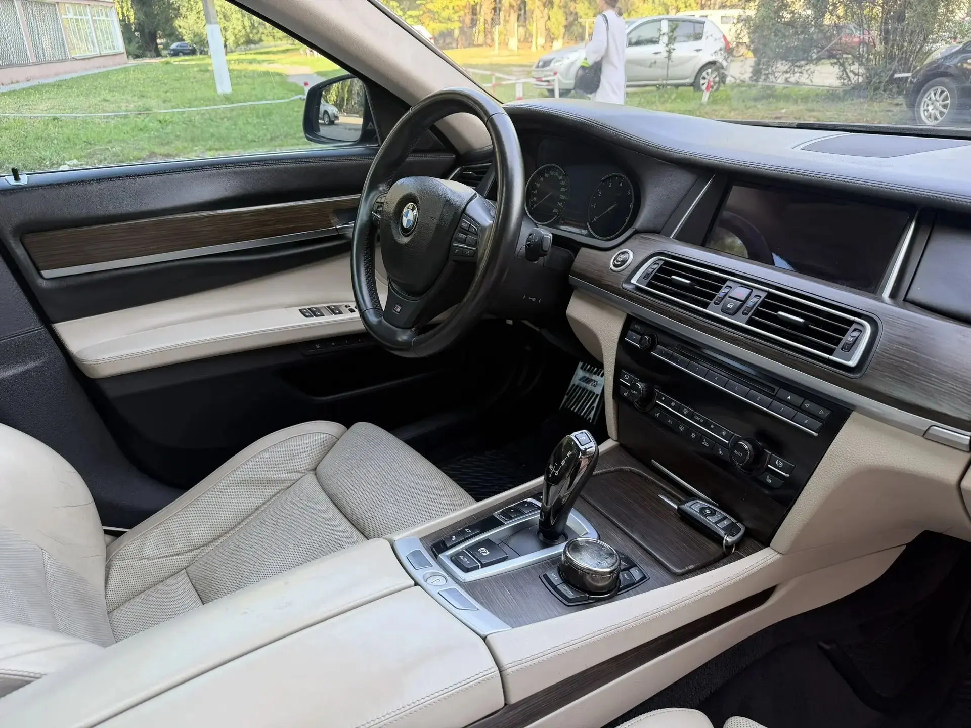 Бмв 750li в самой топовой комплектации