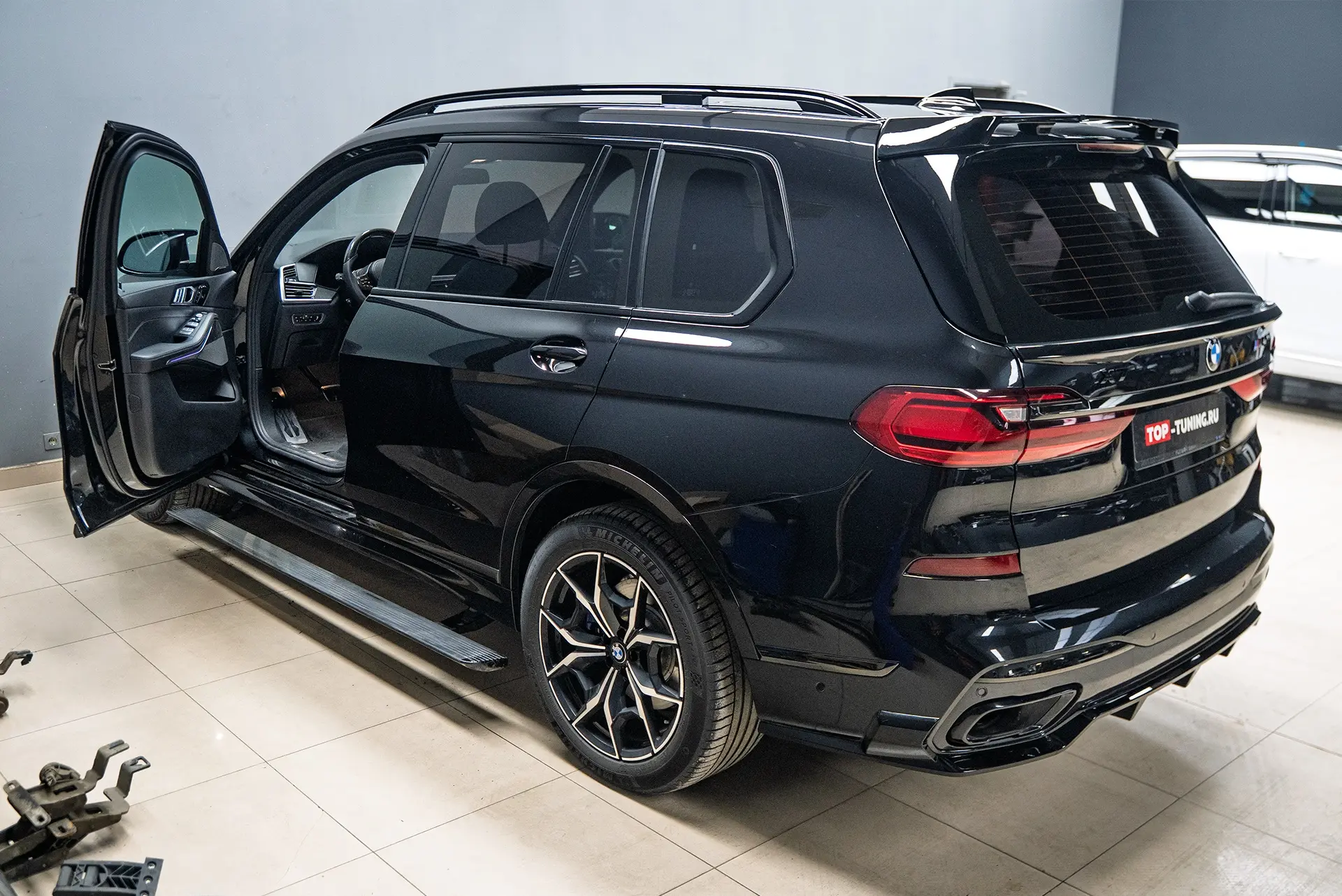 Ремонт оригинальных выдвижных порогов BMW X7 G07