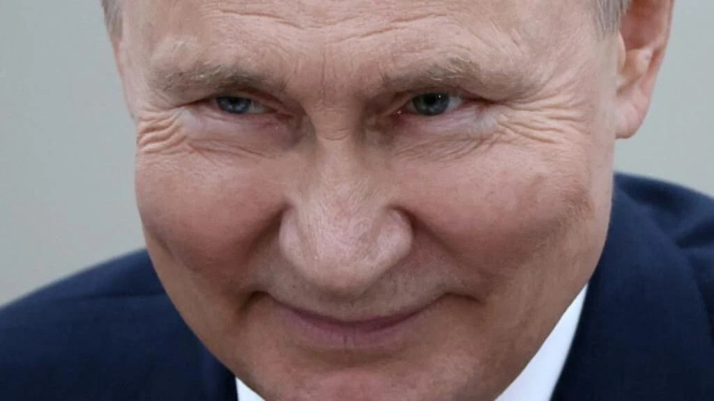 Владимир Путин смог изменить отношение Дональда Трампа к Владимиру Зеленскому благодаря...