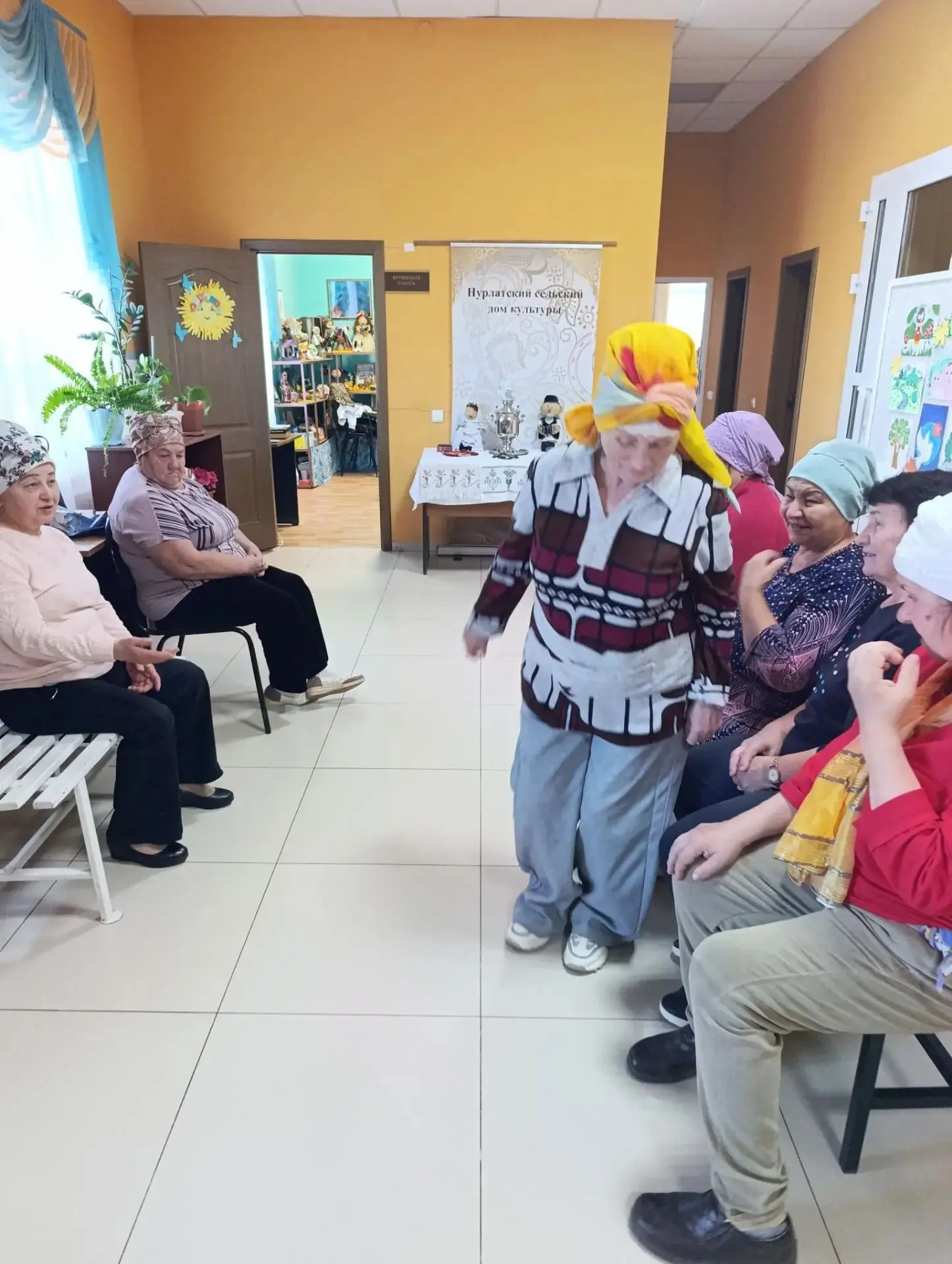 Безнең мәдәният йортында «Көзге кичләрдә» дип исемләнгән бик матур фольклор кичәсе булы...