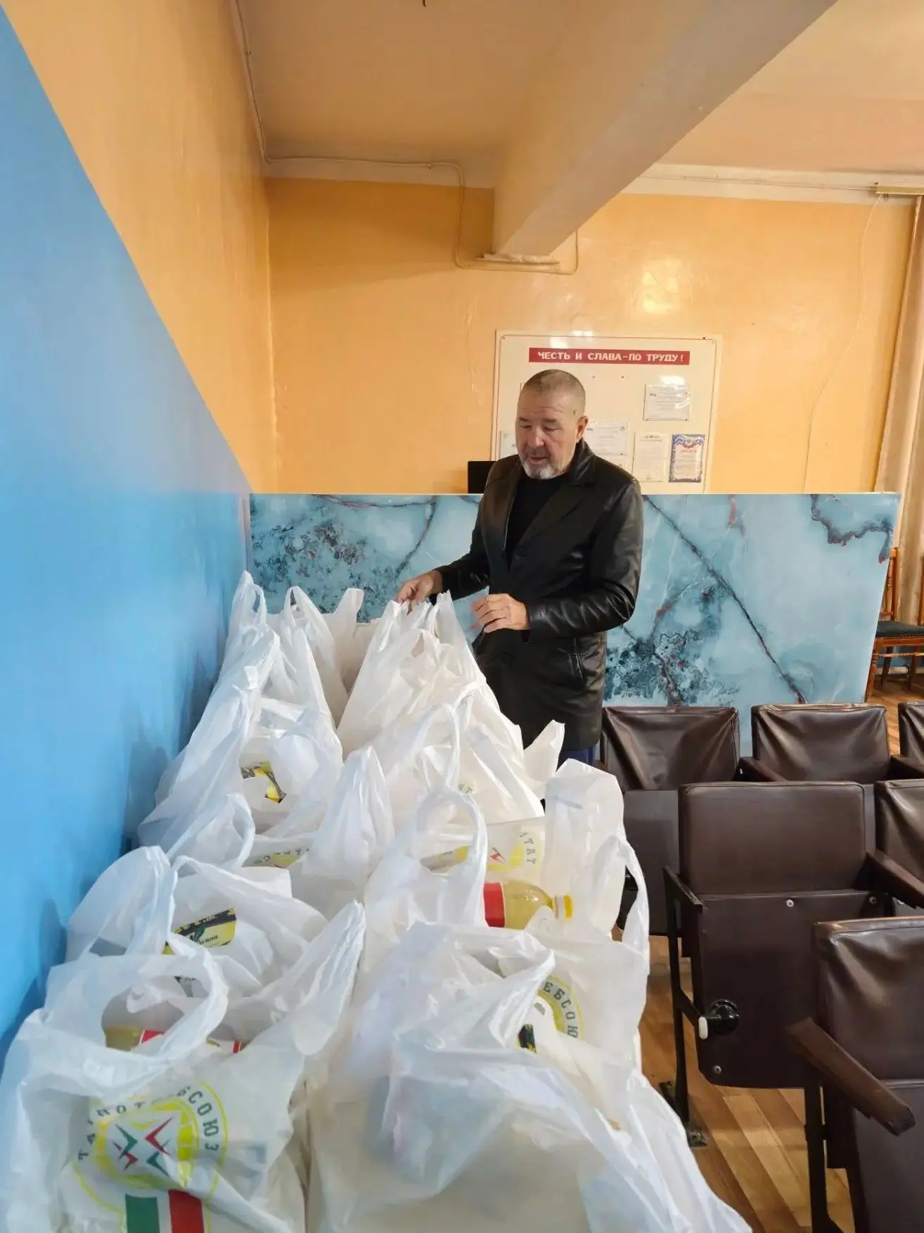🍁 В Декаду пожилых людей кооператоры Альметьевского райпо навестили ветеранов потребит...