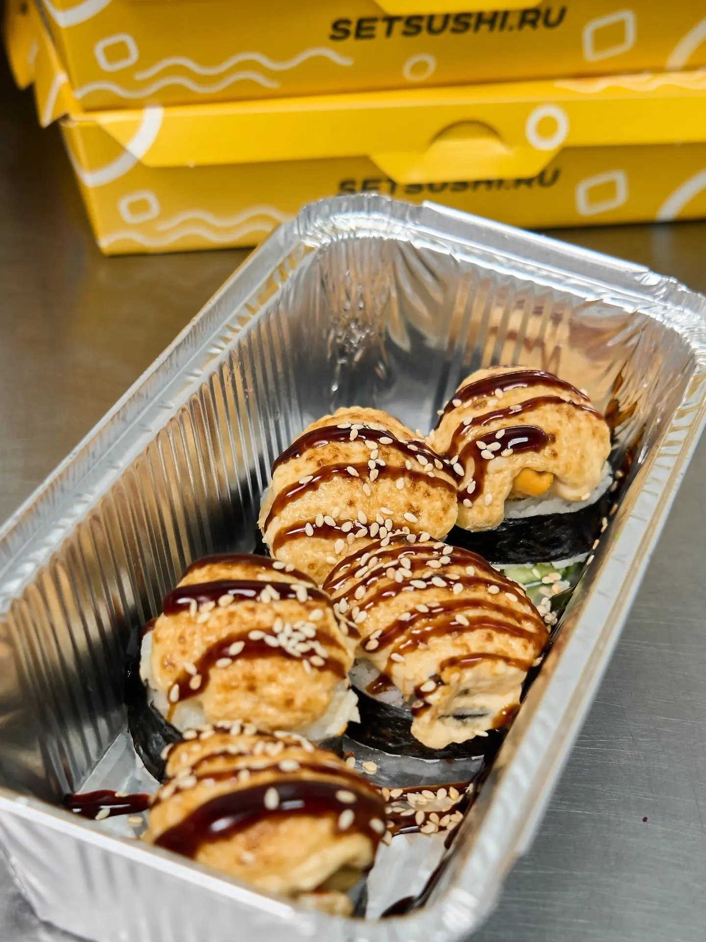 Заказ СУШИСЕТ уже мечтает попасть к вам 🍣