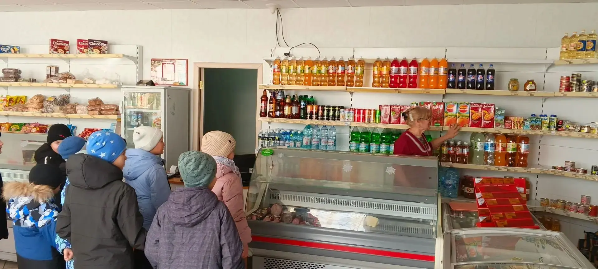 📌 Профориентация в действии: первомихайловские школьники побывали в магазине Татарског...