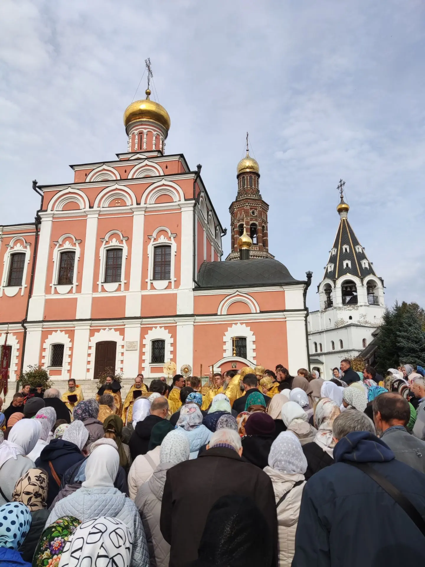 🌿✨ 9 октября, в престольный праздник Иоанно-Богословского монастыря, мы с паломниками ...