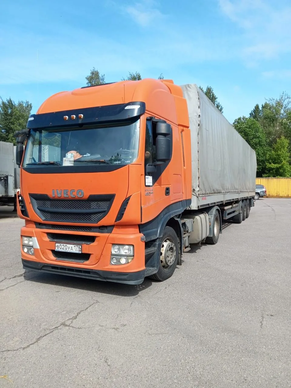 Водитель категории CE. IVECO Stralis + тент.