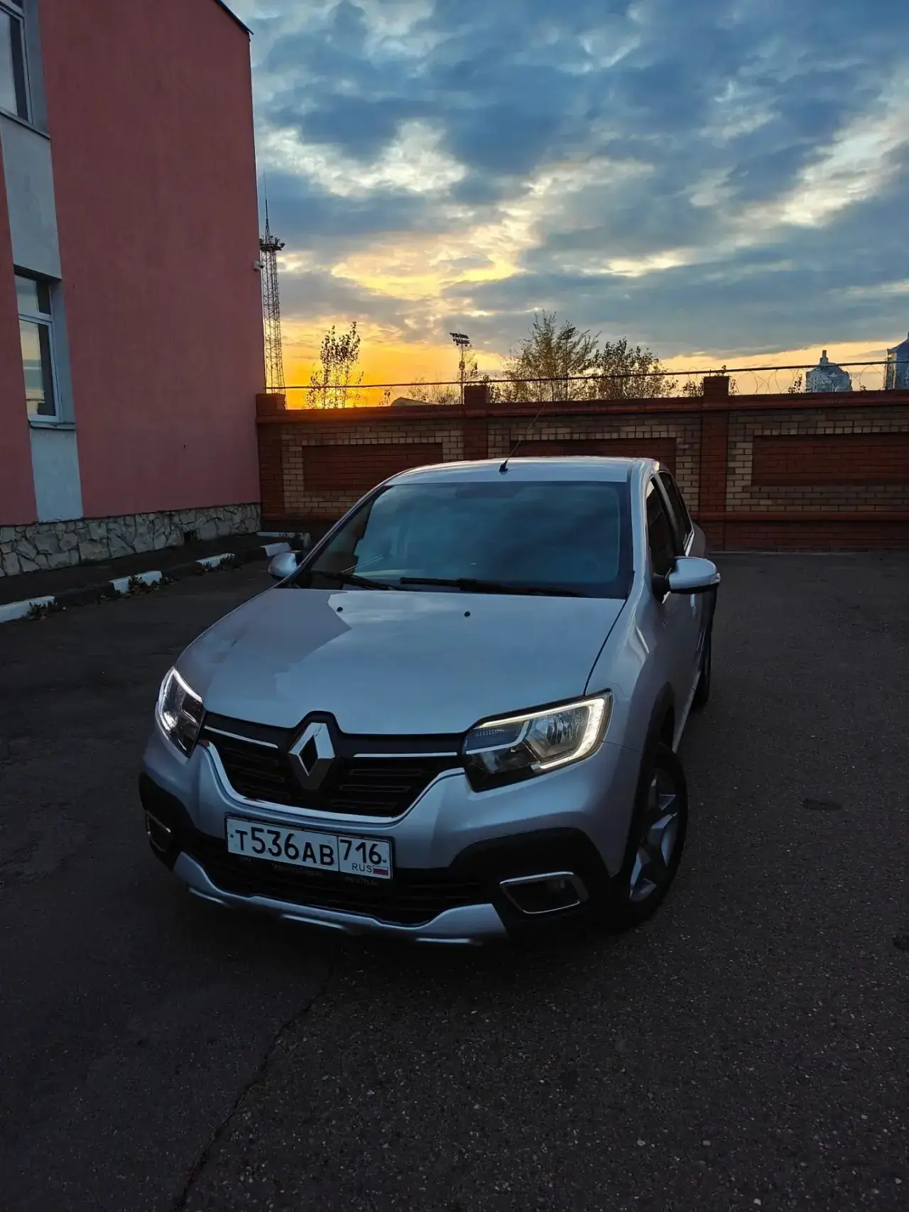 Renault Logan Stepway 2020 г. в. - лёгкая, быстрая, маневренная машина с высоким клирен...