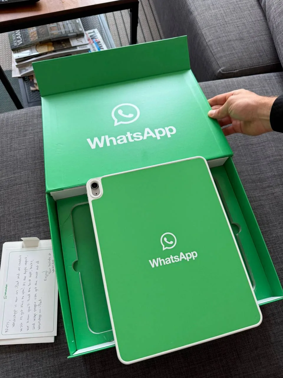 📱 К выходу WhatsApp на iPad блогеры из TikTok получили в подарок iPad с предустановлен...