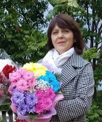 Сегодня день рождения нашей коллеги, учителя музыки Кинзикеевой  Лидии Имамгазимовны.