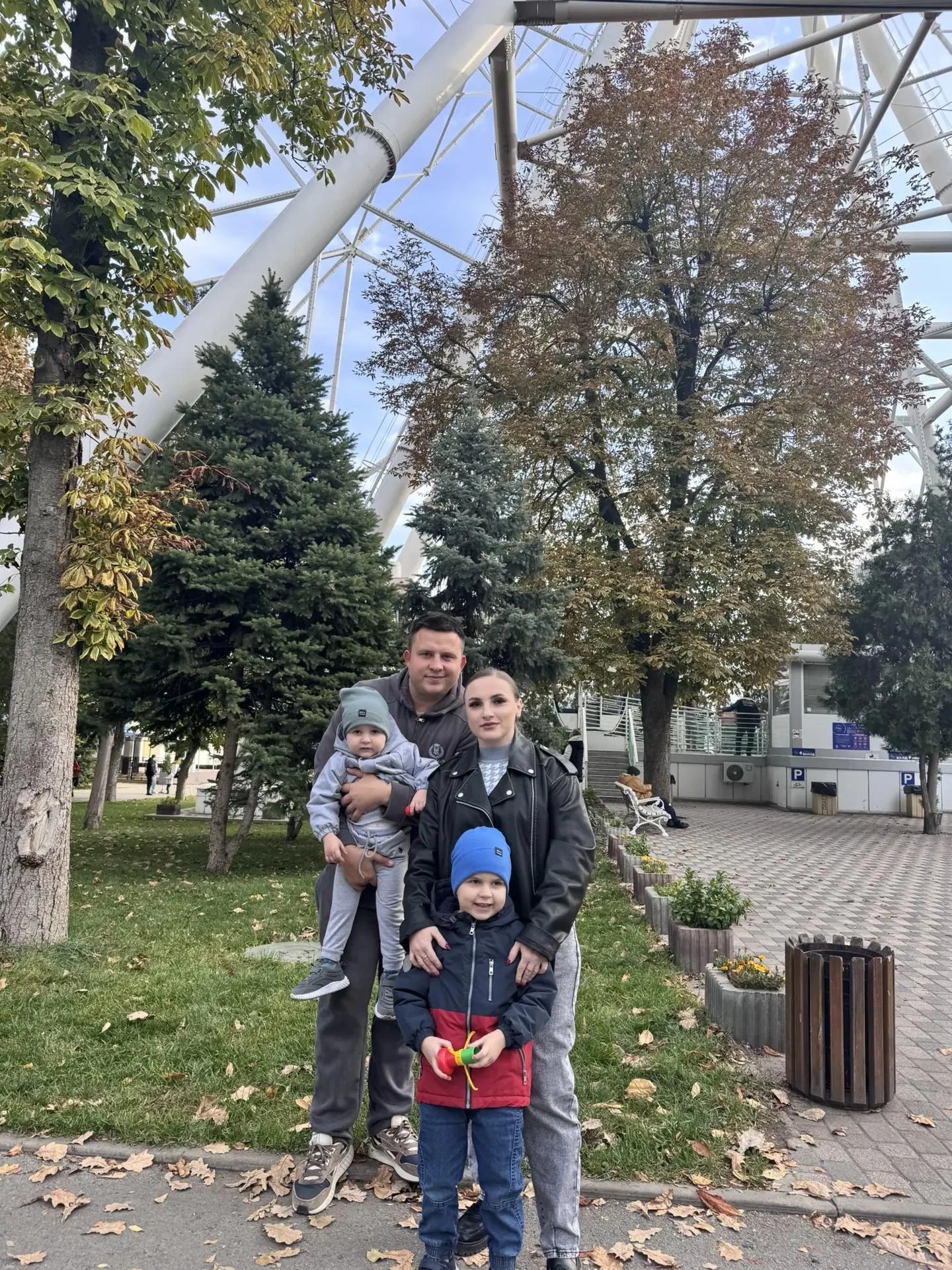Представьте: муж, двое детей, и всё хорошо. Бизнес приносит деньги, семья путешествует,...