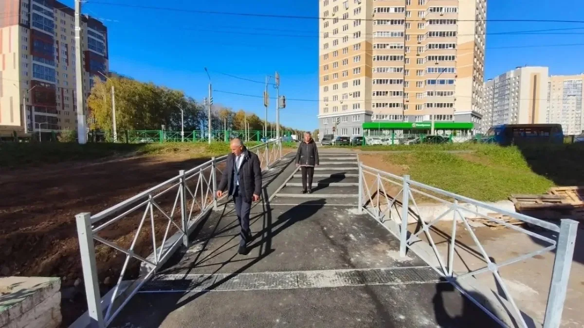 В Новочебоксарске наконец починили народную тропу у дома № 76 по улице 10-й Пятилетки. ...