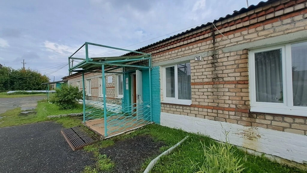 В селе Деево Алапаевского района продолжается капитальный ремонт амбулатории, который з...