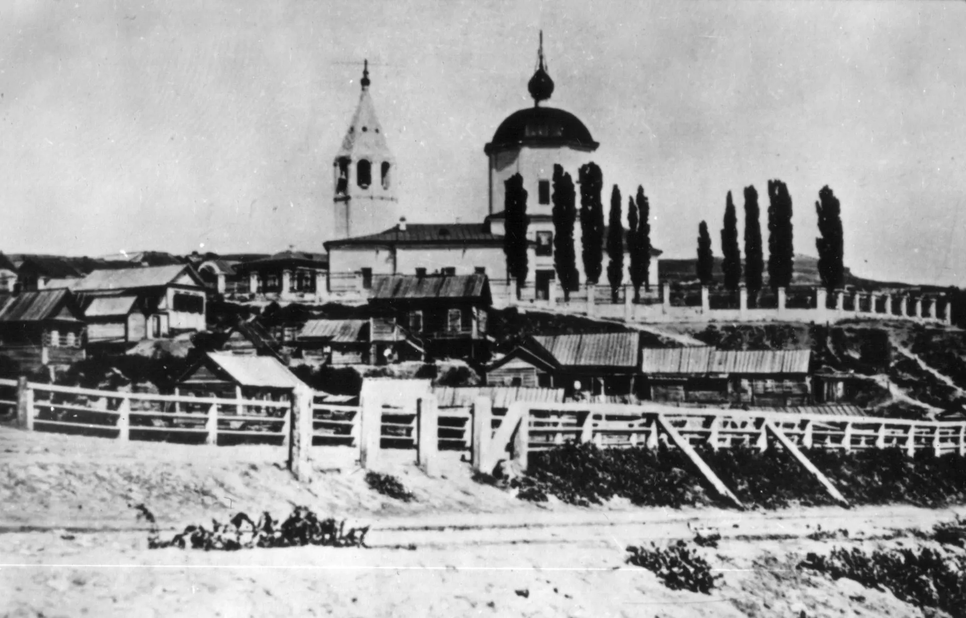 Спасо-Преображенская церковь. Снимок был сделан между 1880-1882 годами