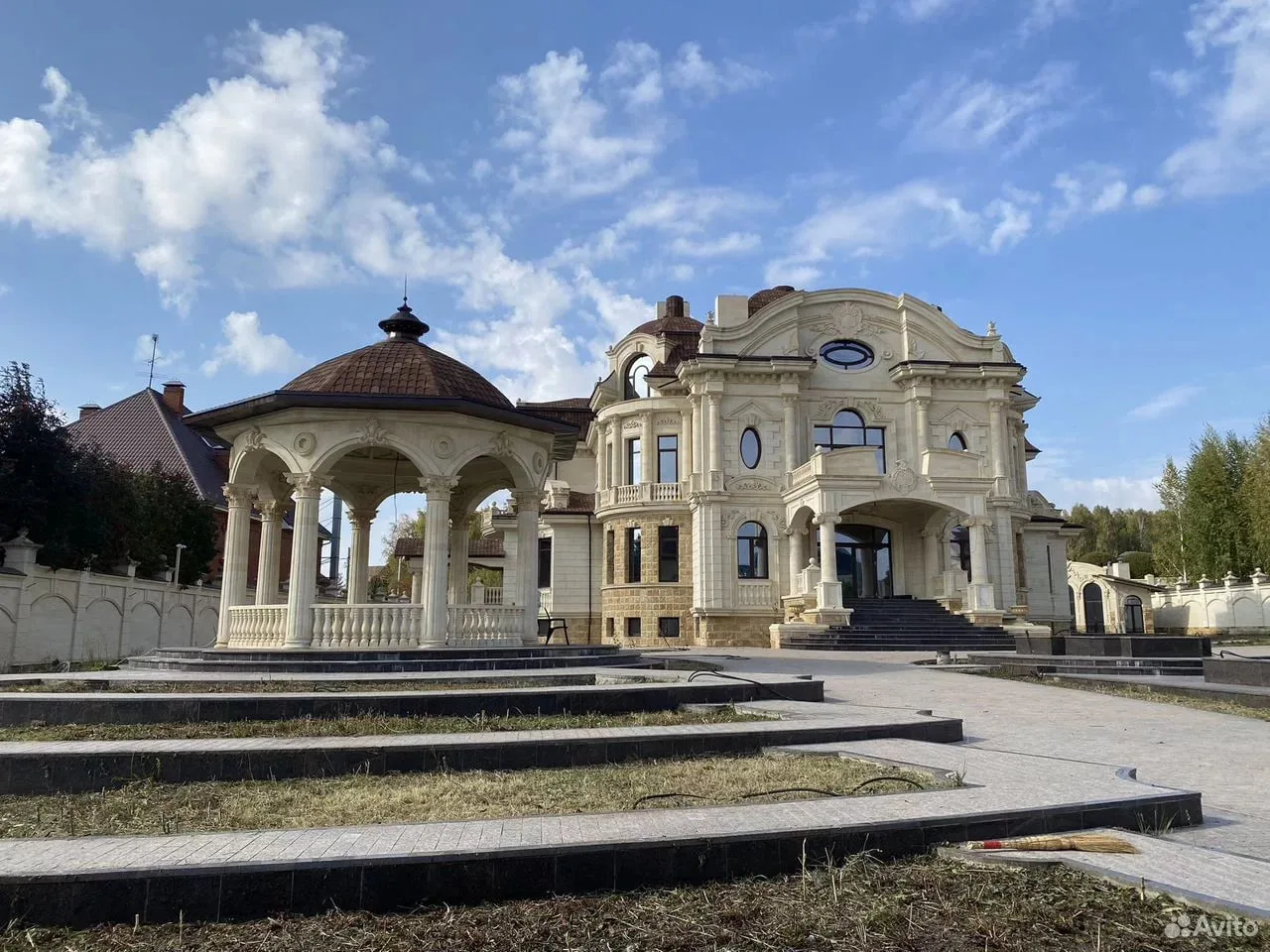 🏰 Особняк за 290 миллионов рублей никак не может найти хозяина