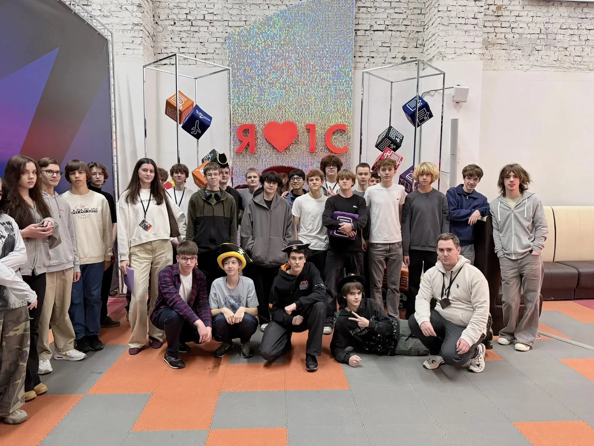 🎉 10 ИТ-класс побывал в компании «1С»! 🎉