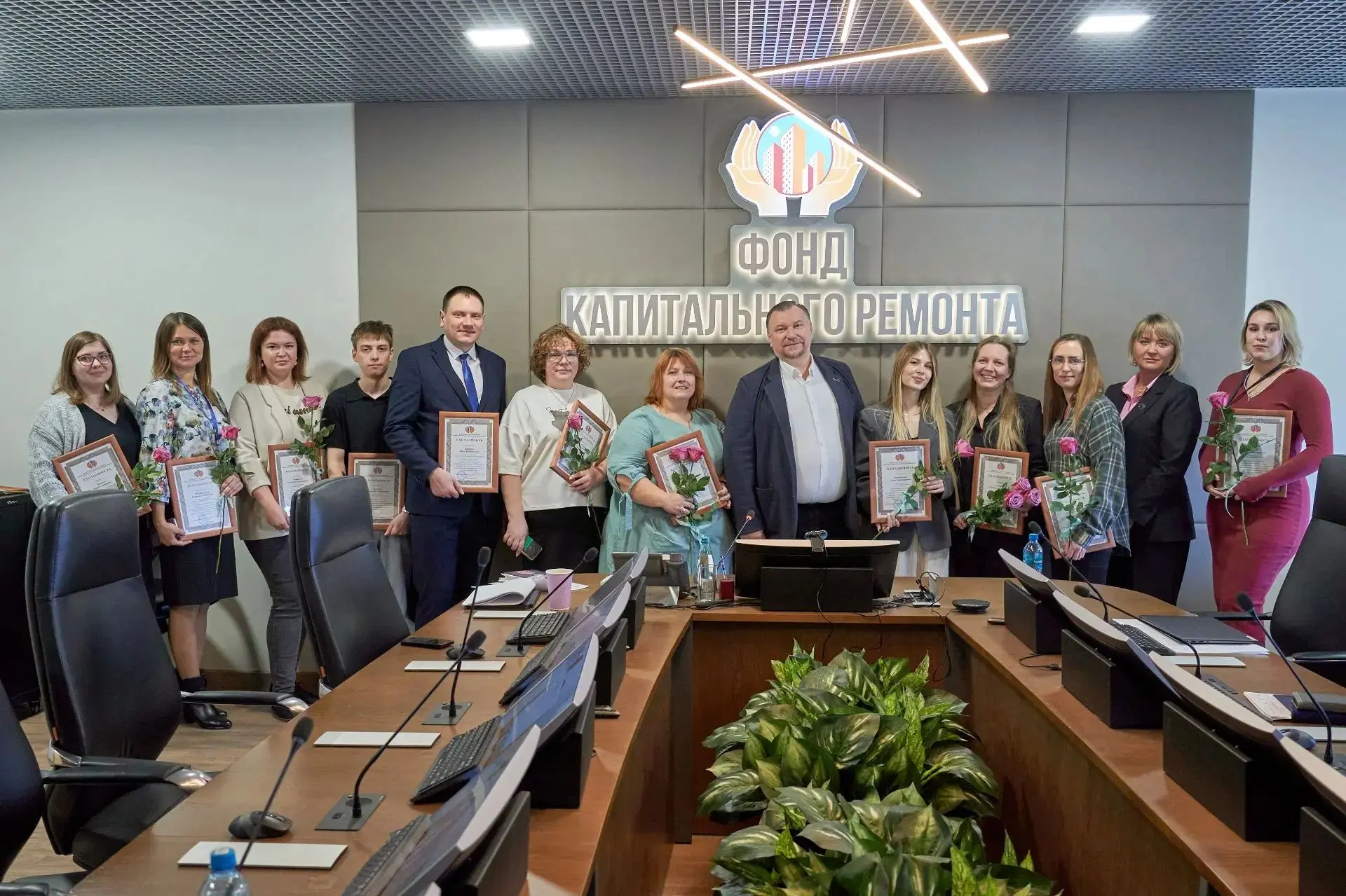 Высокая оценка профессионализма: сотрудники Фонда капремонта отмечены благодарностью