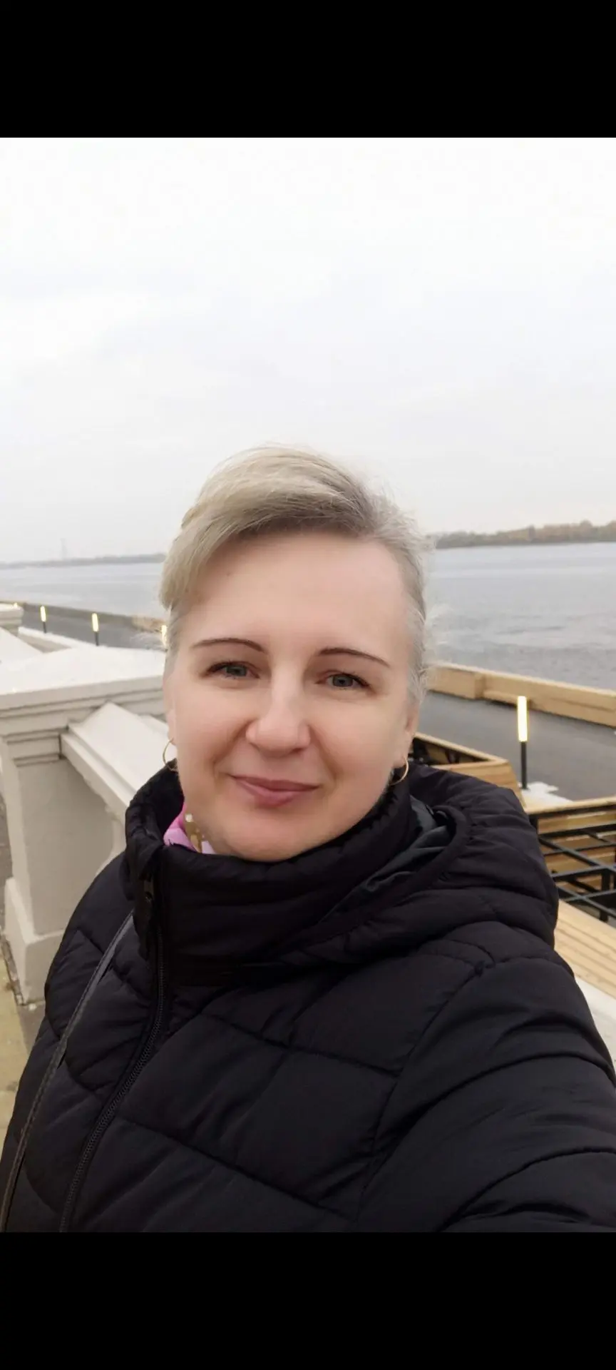 Дина, 46 лет. Рост 165 см. Живу и работаю в Челябинске (к переезду в другой город не го...