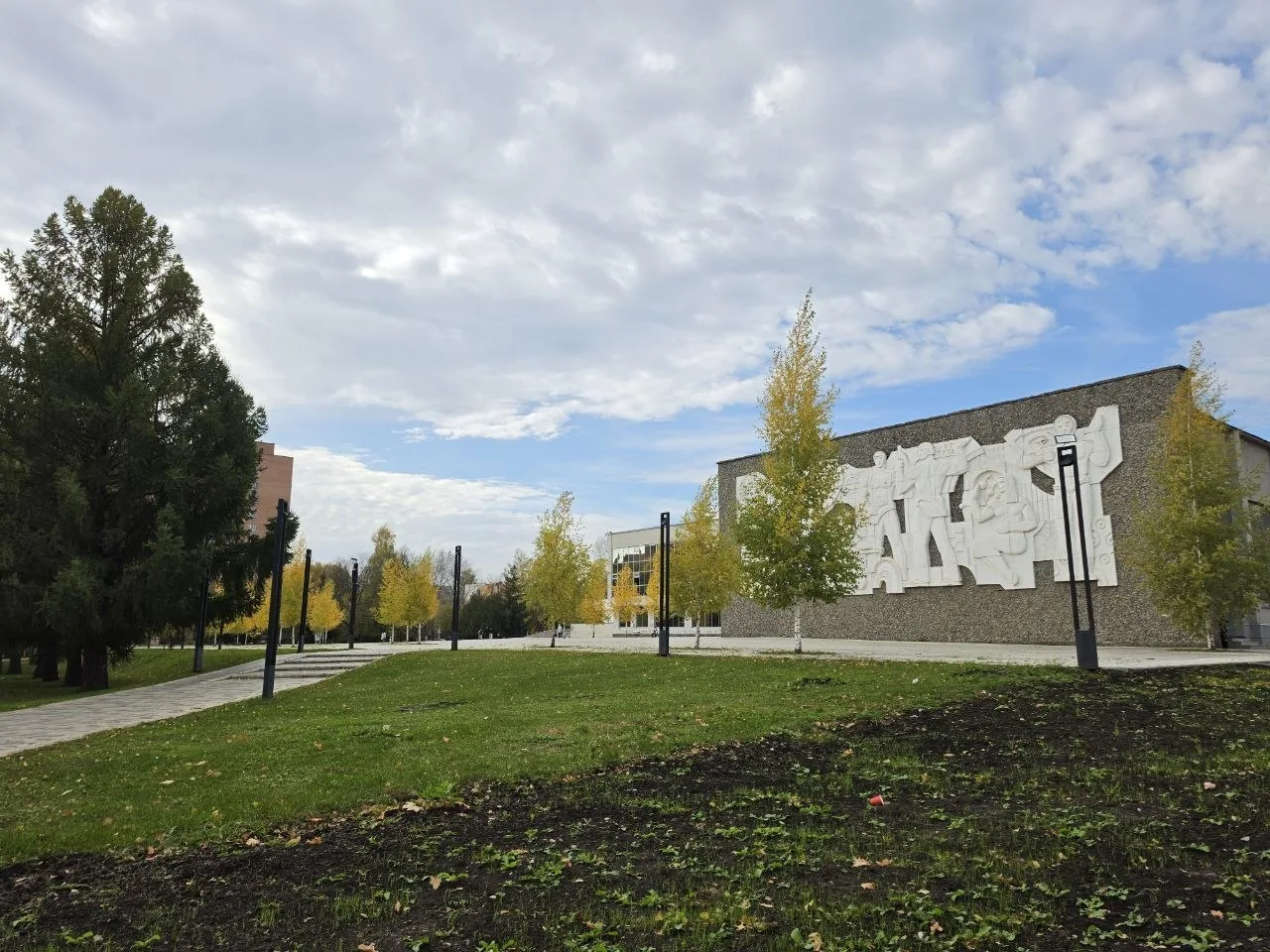 🍂 Сквер Лемаева — ещё один островок красивой осени