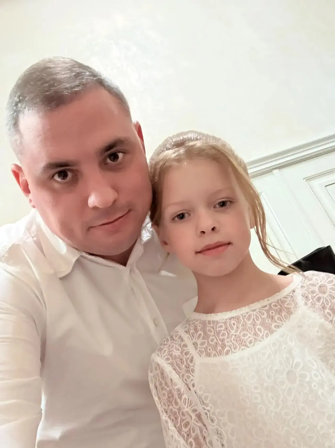 Хочу познакомить вас с моим папой и рассказать о нём! Моего папу зовут Давид.