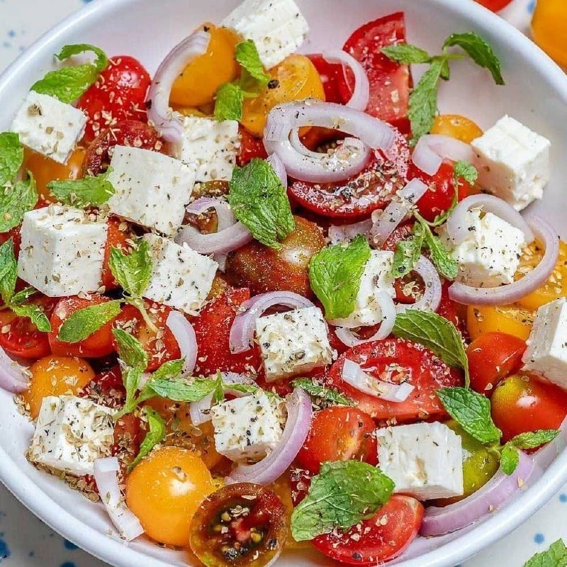 Салат с сыром фета