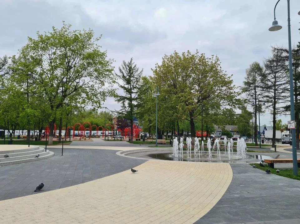 В Бронницах на площади Тимофеева закрывают фонтан на зиму