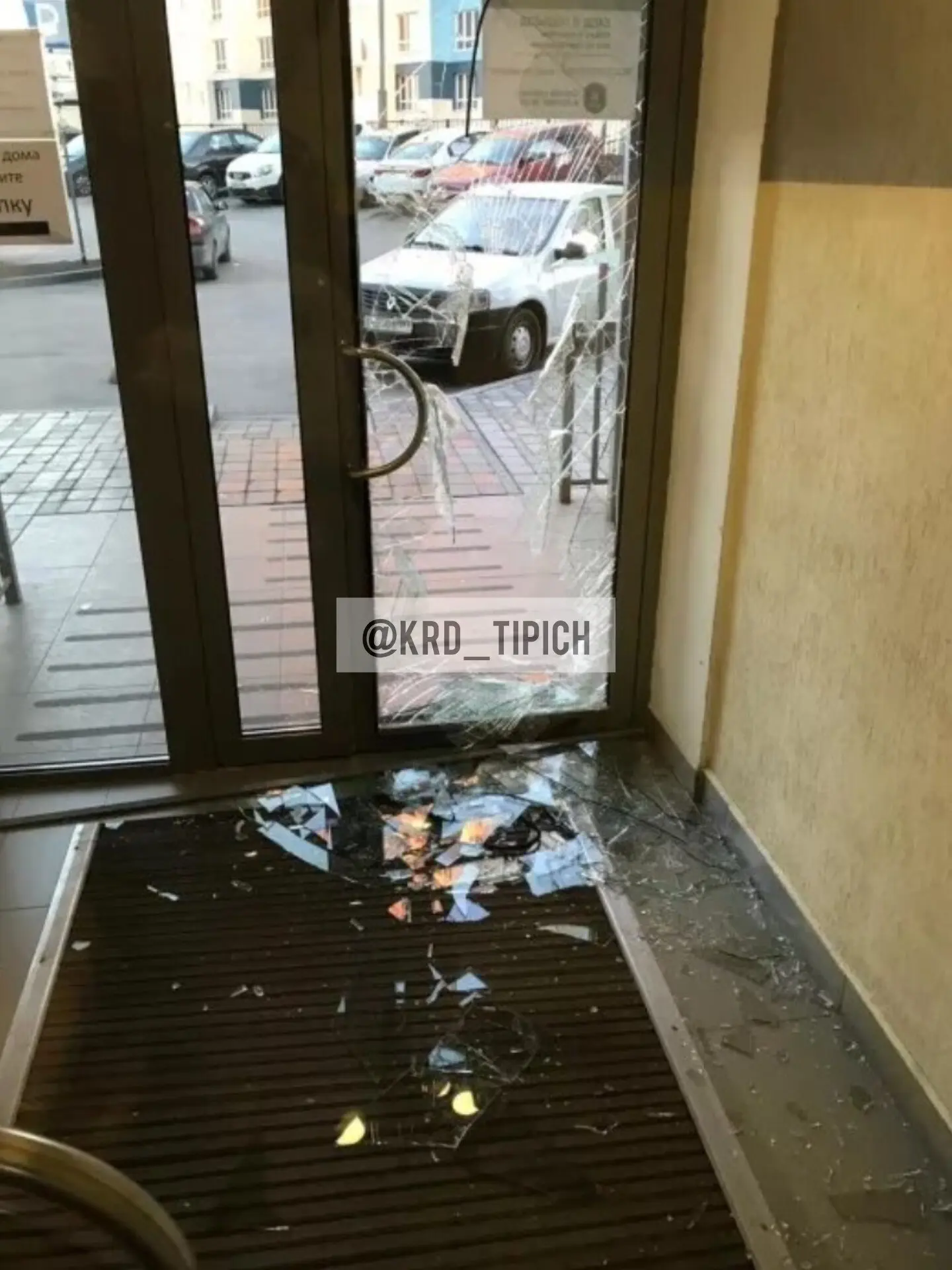 Турист перепутал гостиницу с другим зданием и устроил погром!