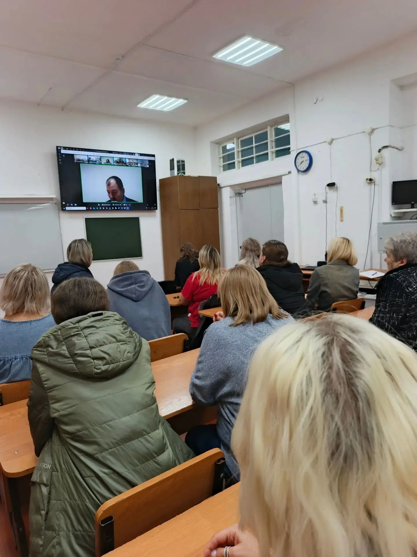 Сегодня состоялось городское родительское онлайн-совещание на тему «Защита детей от раз...