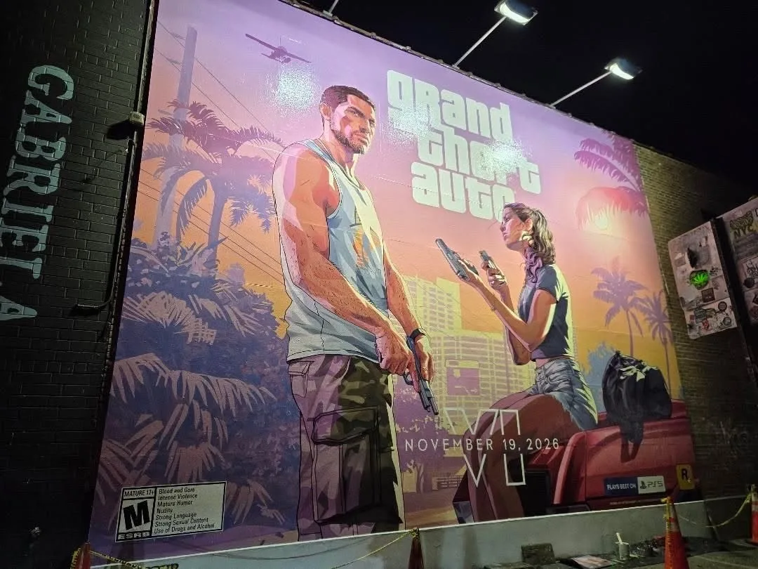 🎨 В Нью-Йорке наконец закончили большой мурал с рекламой GTA VI.