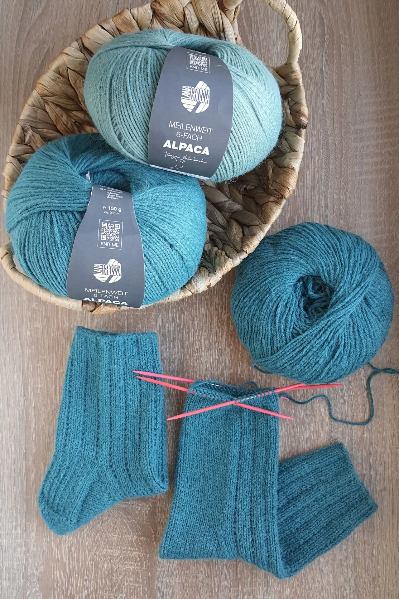 Почти довязана очередная пара носочков из роскошной Lana Grossa Meilenweit Alpaca 150 😊❤