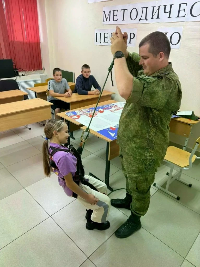 В Куртамышском округе участник СВО получил работу военного воспитателя через кадровый ц...
