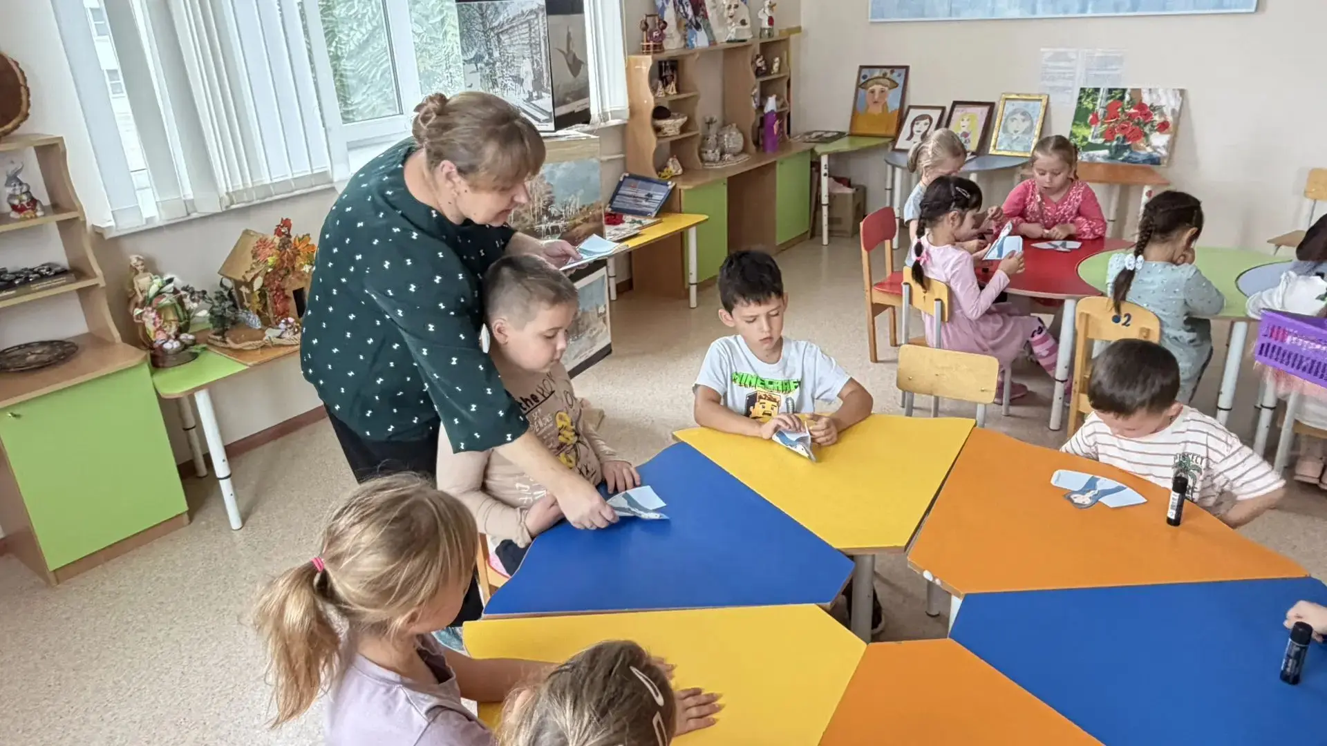 В преддверии праздника Покрова Пресвятой Богородицы библиотекарь детского отдела центра...