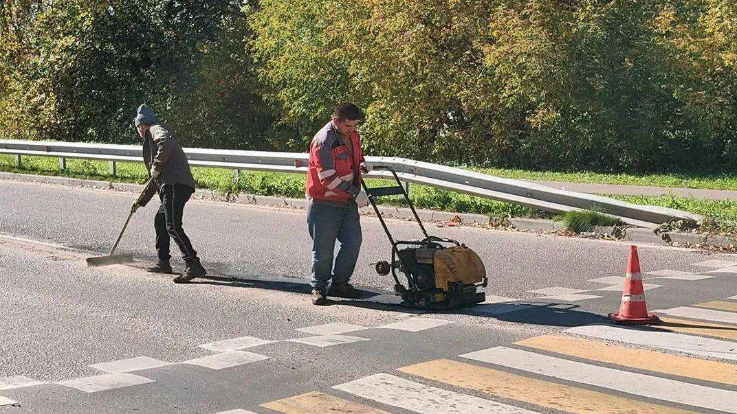🚧 В 1-м Советском переулке оперативно устранили выбоины на проезжей части