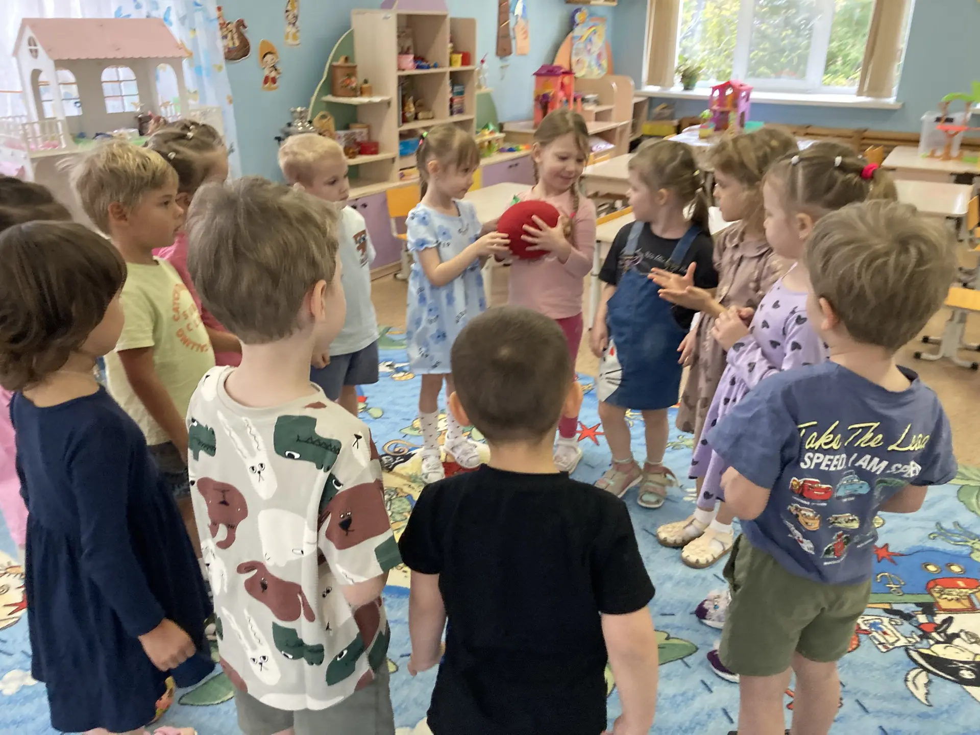 Народные игры обладают мощным воспитательным потенциалом, который особенно ярко раскрыв...