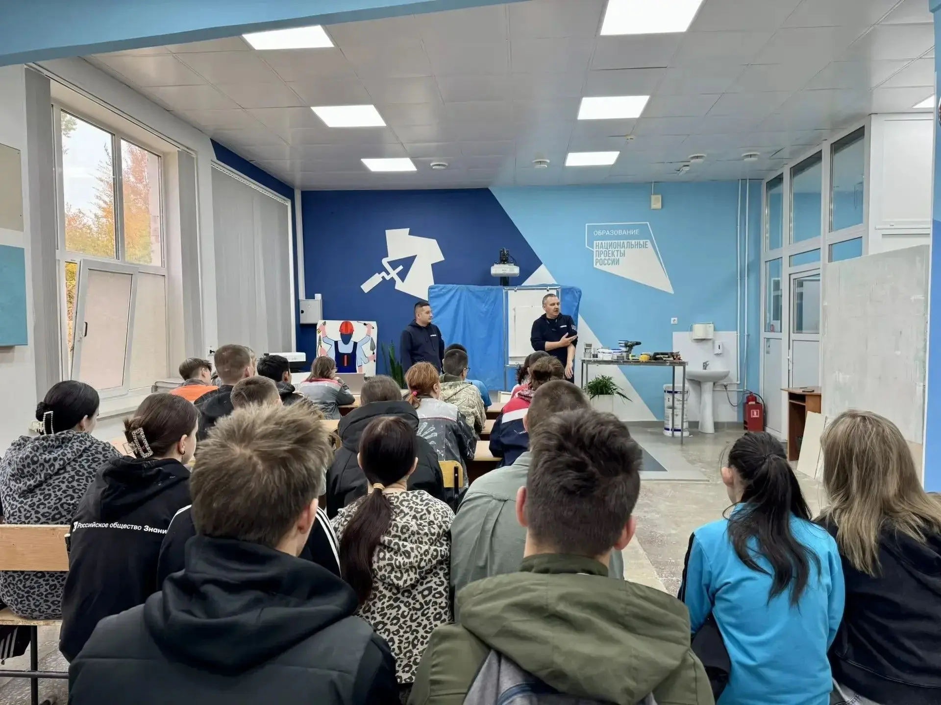 🎓 Единый день открытых дверей в ХПЭТ: строительство — это искусство!