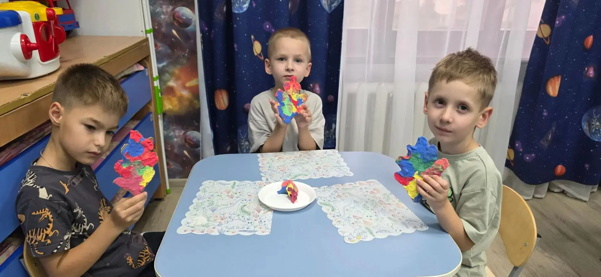 В кружке «Умелые ручки» воспитанники старшей группы «Почемучки» создали поделку «Осенни...