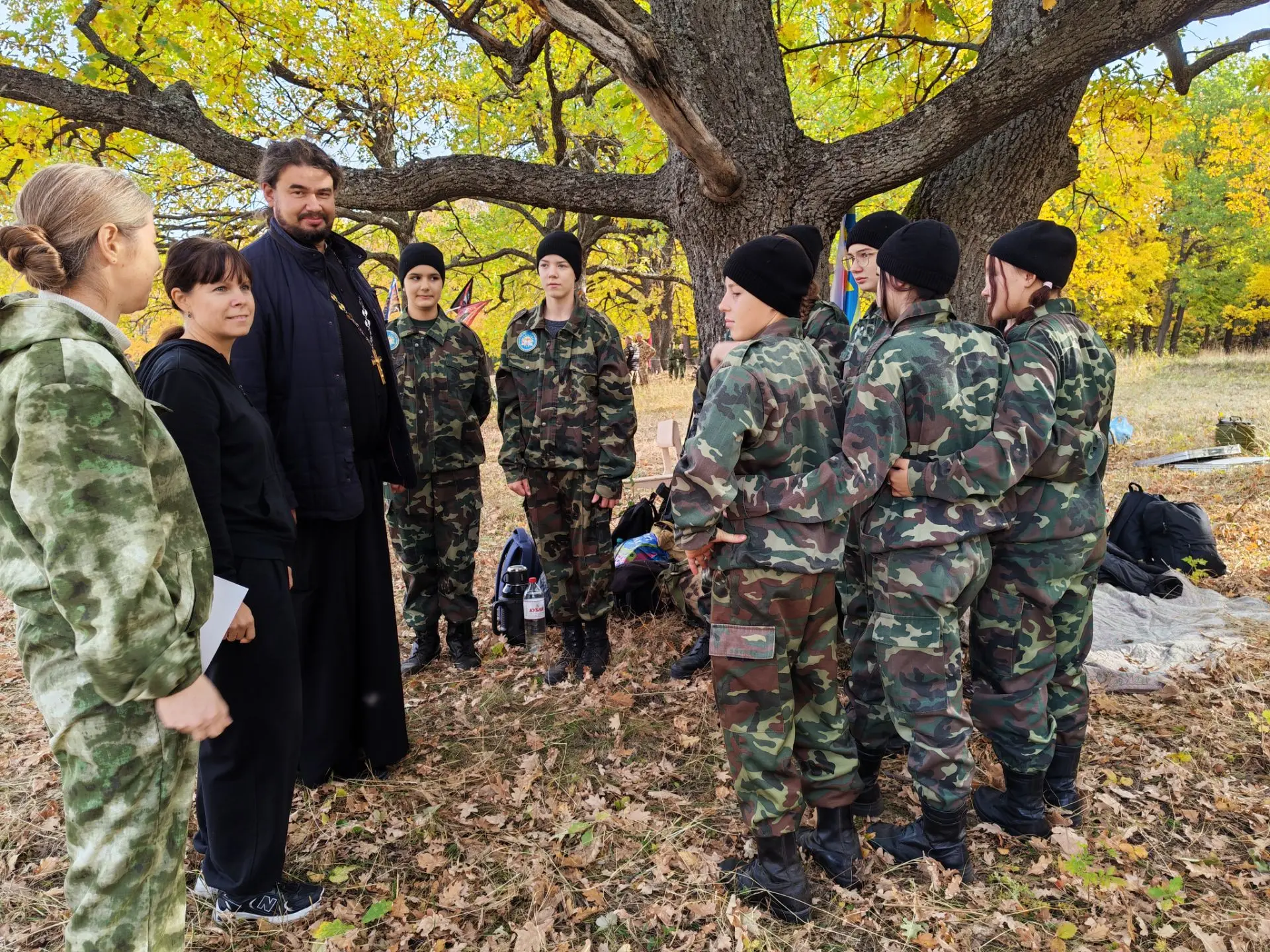 Священник Алексий Новичков благословил нашу команду.