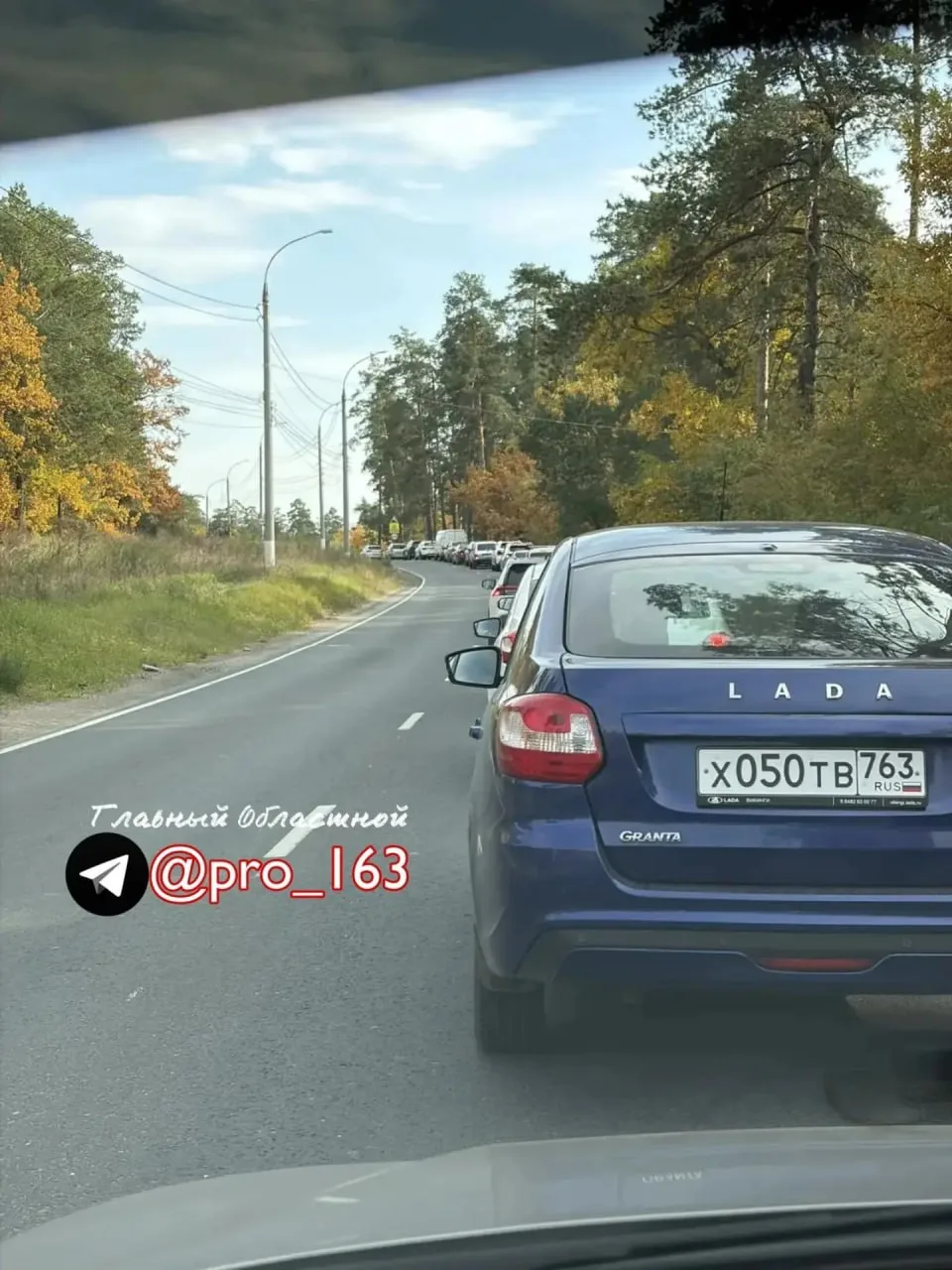 Зелёная зона стоит. ДПС регулируют движение возле Радуги в обе стороны.