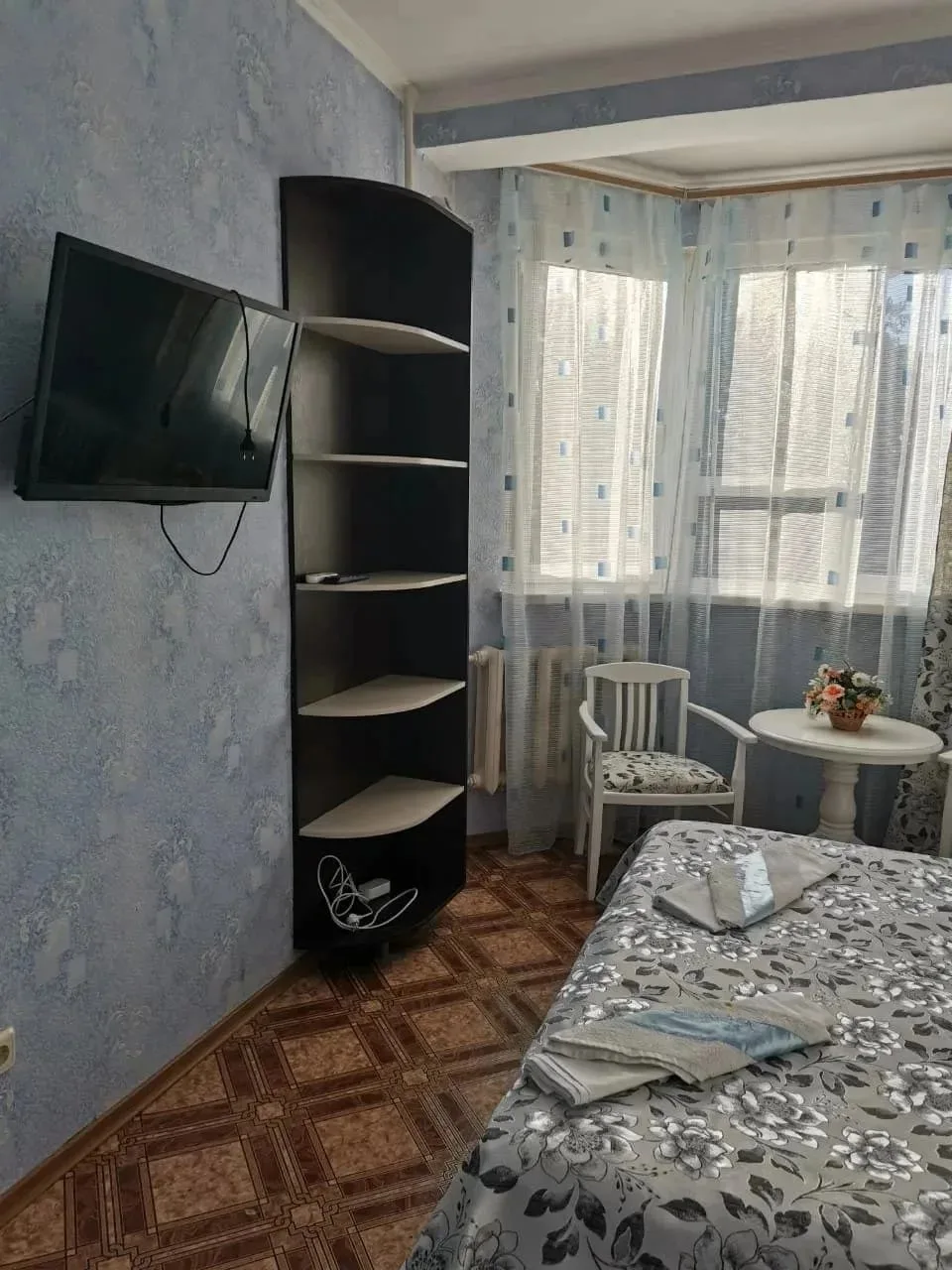Уютный номер в гостевом доме «Закат». Светло, чисто, всё для комфортного отдыха🤗