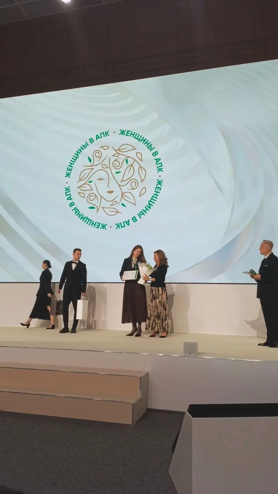 🥇Екатерина Кудашкина из Зерноградского района выиграла конкурс «Женщины в АПК» на феде...