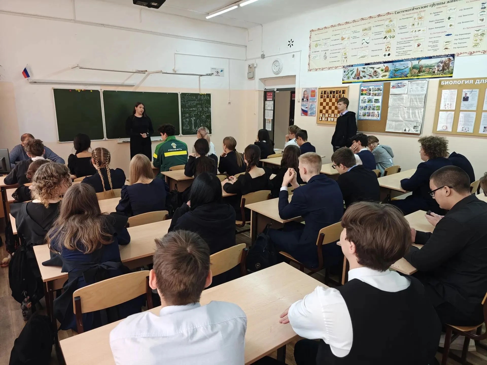 🎓 Будущее начинается здесь: школьники познакомились с карьерными возможностями Комсомо...