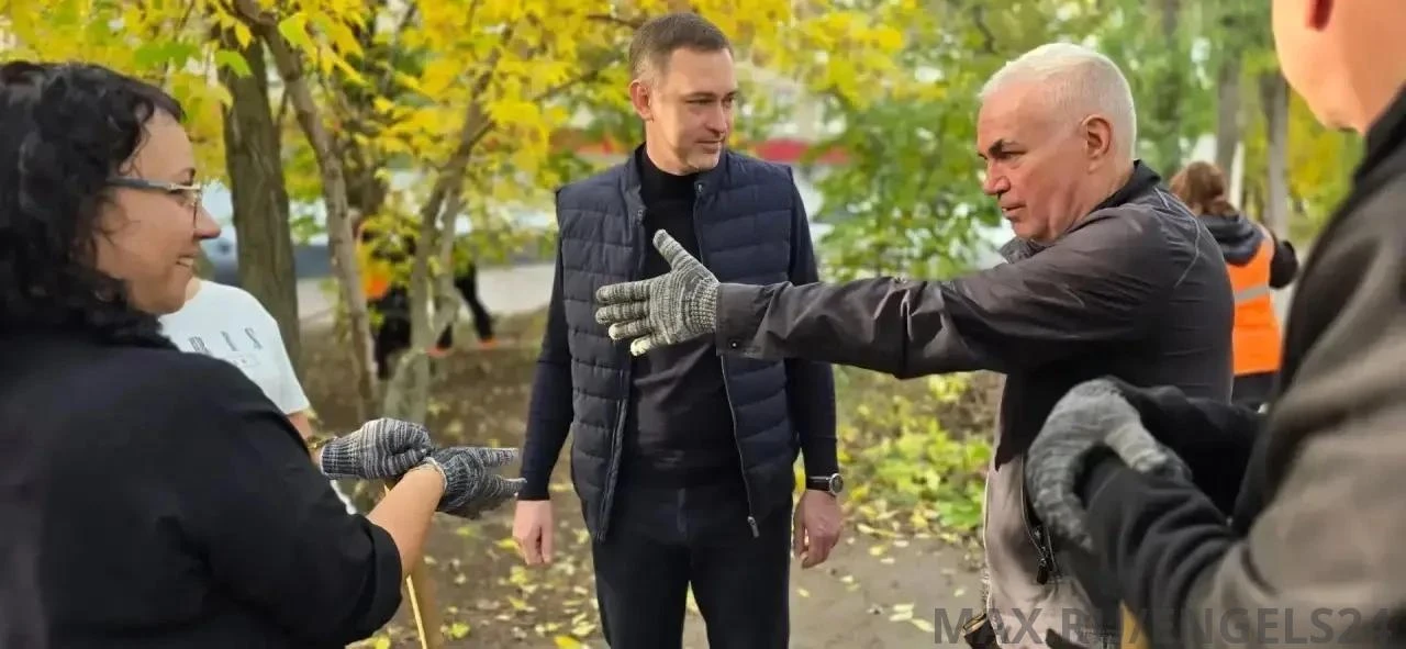🍂 Более 800 жителей Энгельса вышли на осенний субботник