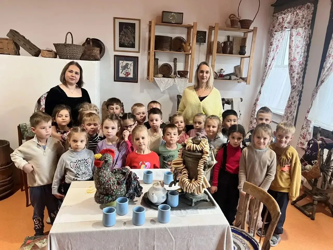 Сегодня мы с ребятами отправились на увлекательную экскурсию в школу.