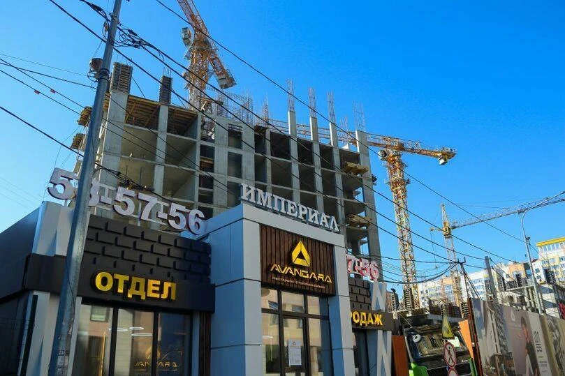 В центральной части Барнаула, по адресу улица Папанинцев, 155, стремительно набирает вы...