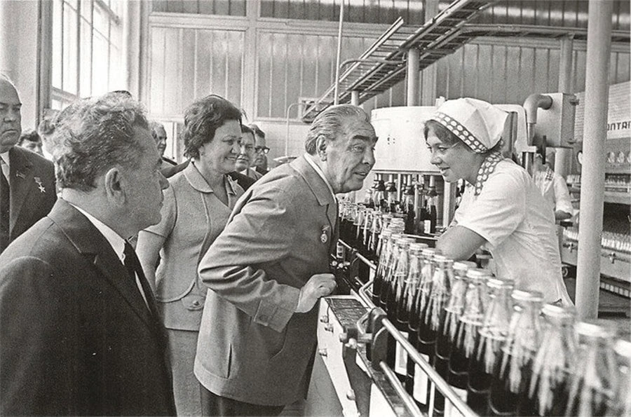 Леонид Брежнев на заводе Пепси-Кола, Новороссийск, 1974год